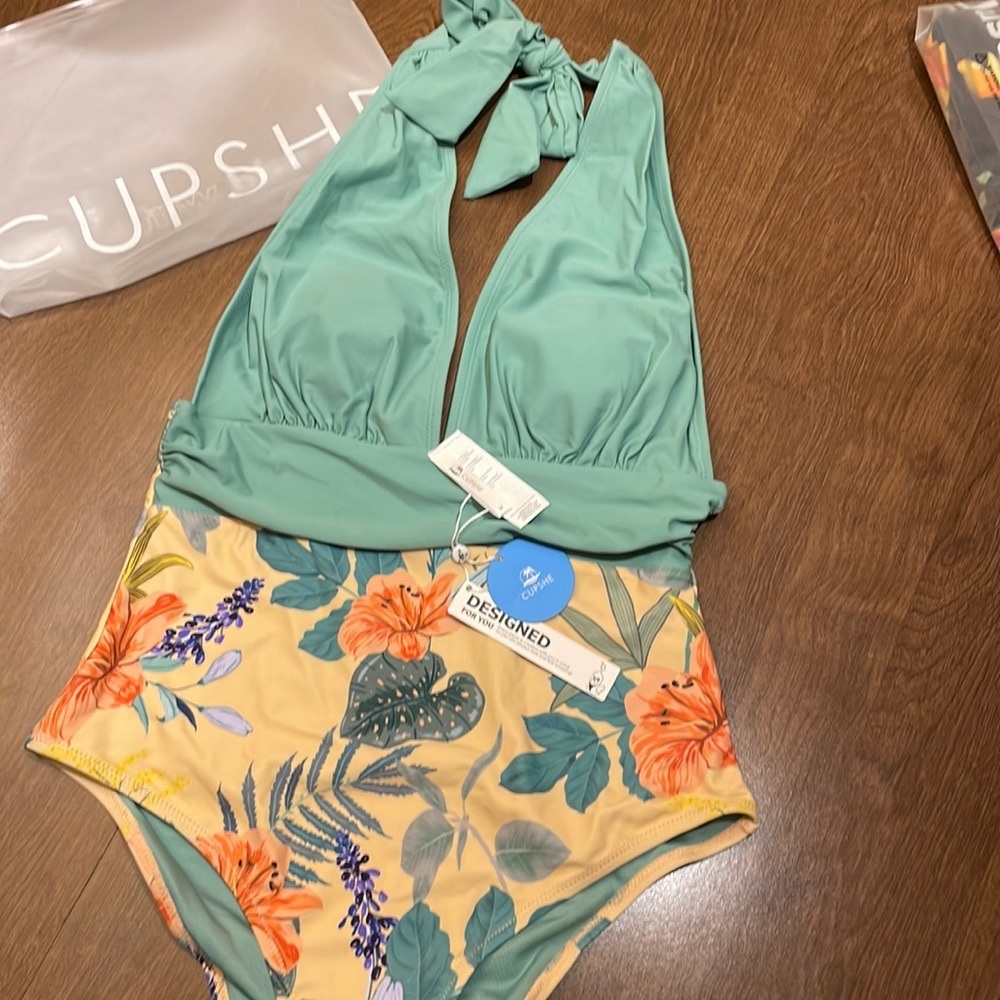 Cupshe One Piece - Plunge Neck - Ruched Tummy Control. Size Medium. NWT
